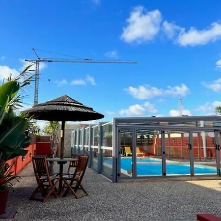 O Cantinho Entre A Ria E O Mar - With Hot Water Pool Year Round Feriehus