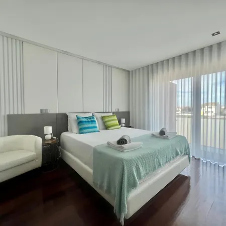 O Cantinho Entre A Ria E O Mar - With Hot Water Pool Year Round