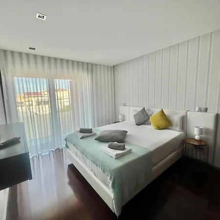 O Cantinho Entre A Ria E O Mar - With Hot Water Pool Year Round טוריירה