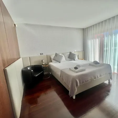 O Cantinho Entre A Ria E O Mar - With Hot Water Pool Year Round טוריירה